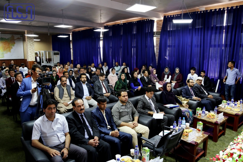 د پولي تخنیک پوهنتون لسګونه زده کړیالانو په سټنډرډ ملي اداره کې له خپلو مونوګرافونو څخه دفاع وکړه.
