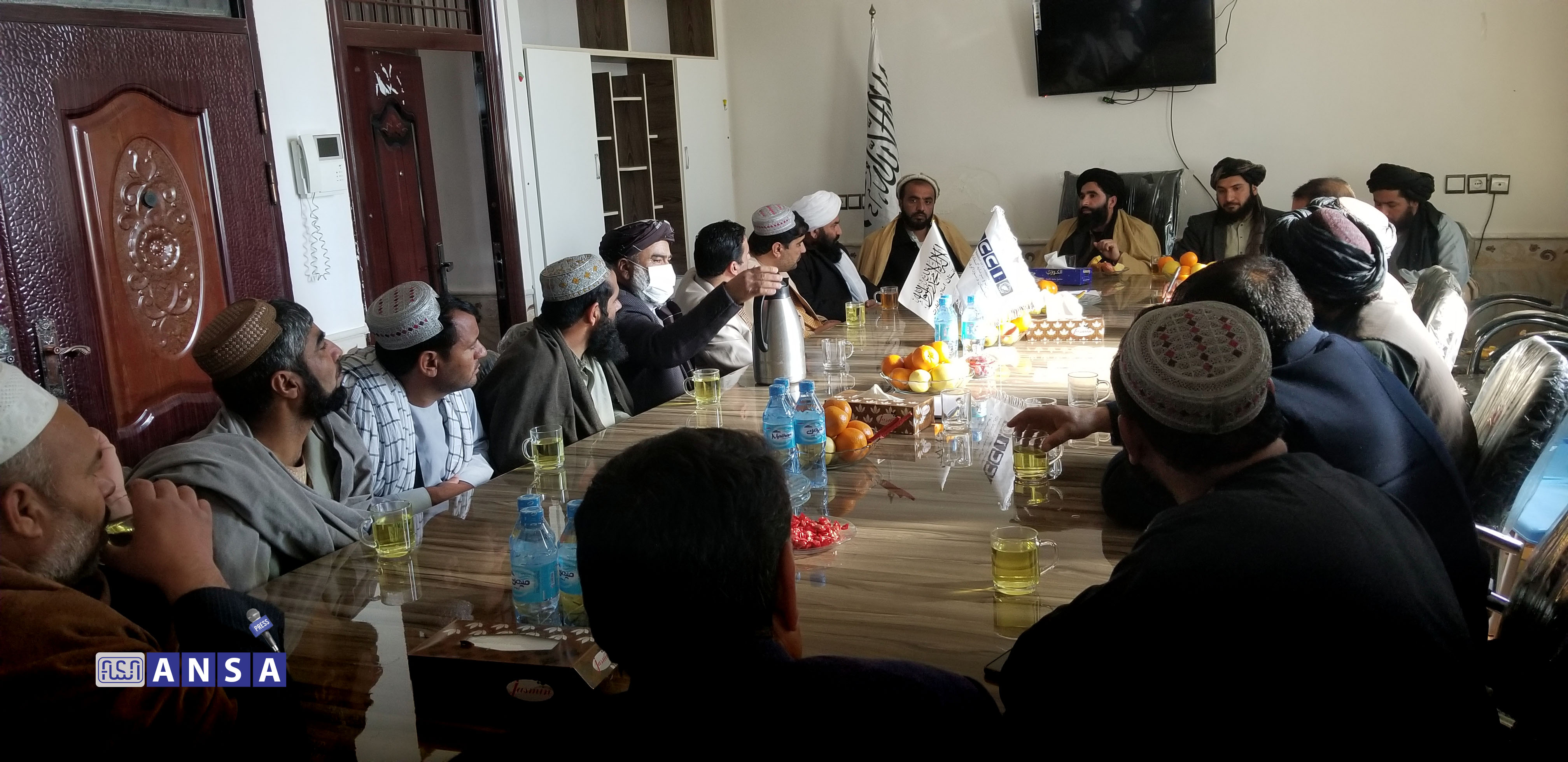 رئیس عمومی اداره ملی ستندرد و هیئت همراه از نحوه فعالیت های نمایندگی های ولایتی اداره انسا در هرات، فراه و نیمروز بازدید به عمل آوردند.