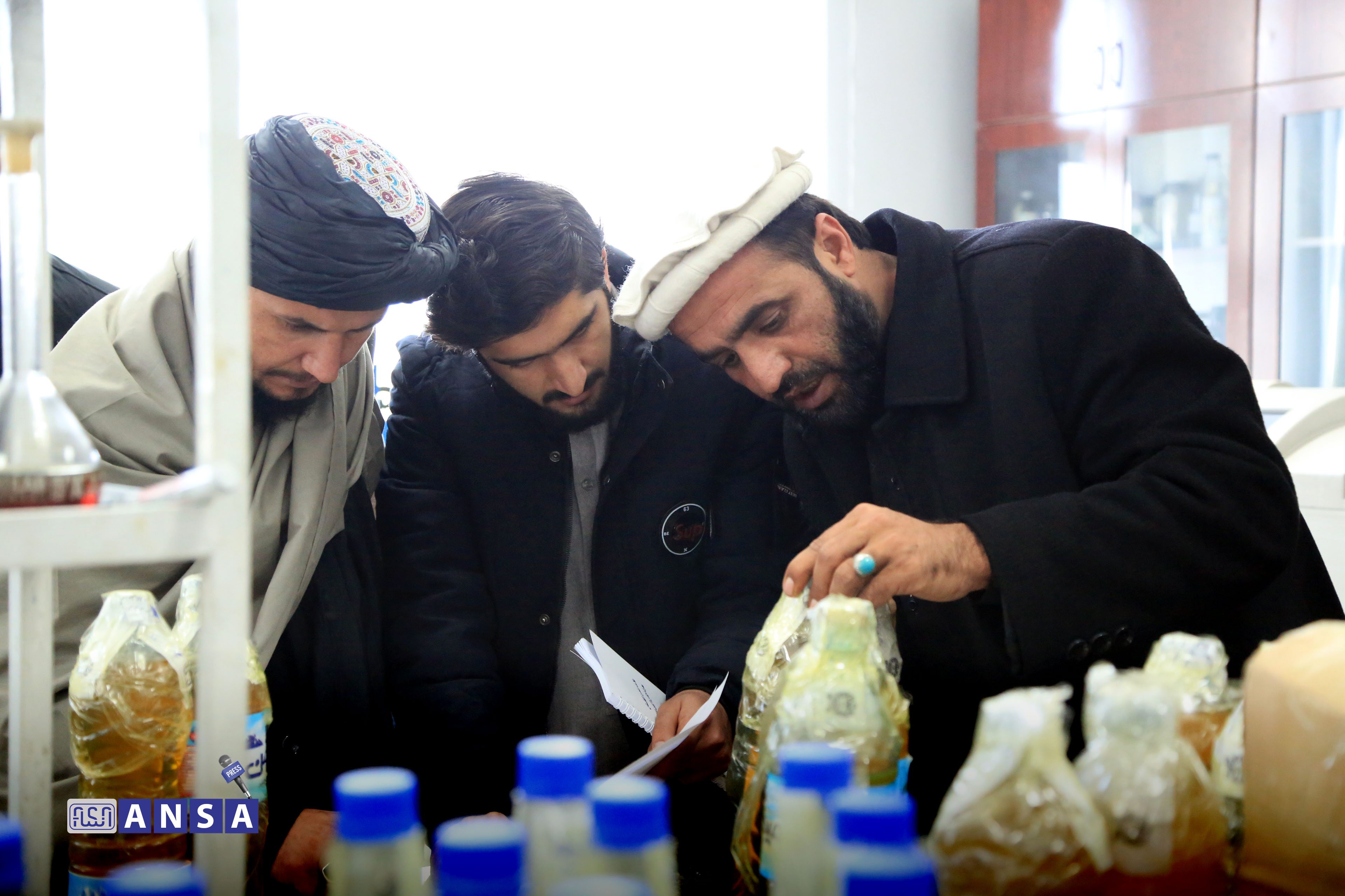 د فراه ولایت په میل 78 بندر کې د تېلو بند پاتې ټانکرونو د بیا نمونې اخیستنې پایلې د افغانستان اسلامي امارت عالي مقام ته واستول شوې. 