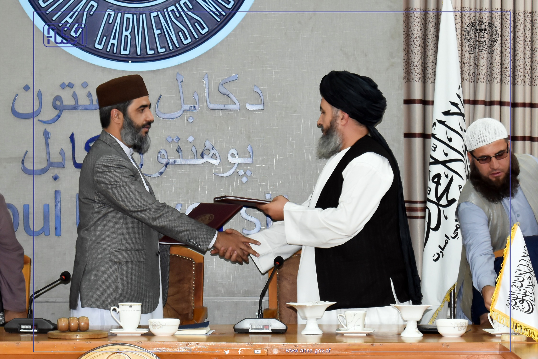 د سټنډرډ ملي ادارې د دوه اړخیزو همکاریو تفاهم لیک د کابل پوهنتون د فارمسي له پوهنځي سره لاسلیک شو چې د تجربوي لابراتوار د جوړولو او د عملي زده کړو د زمینې برابرولو په برخه کې به سره مرسته وکړي