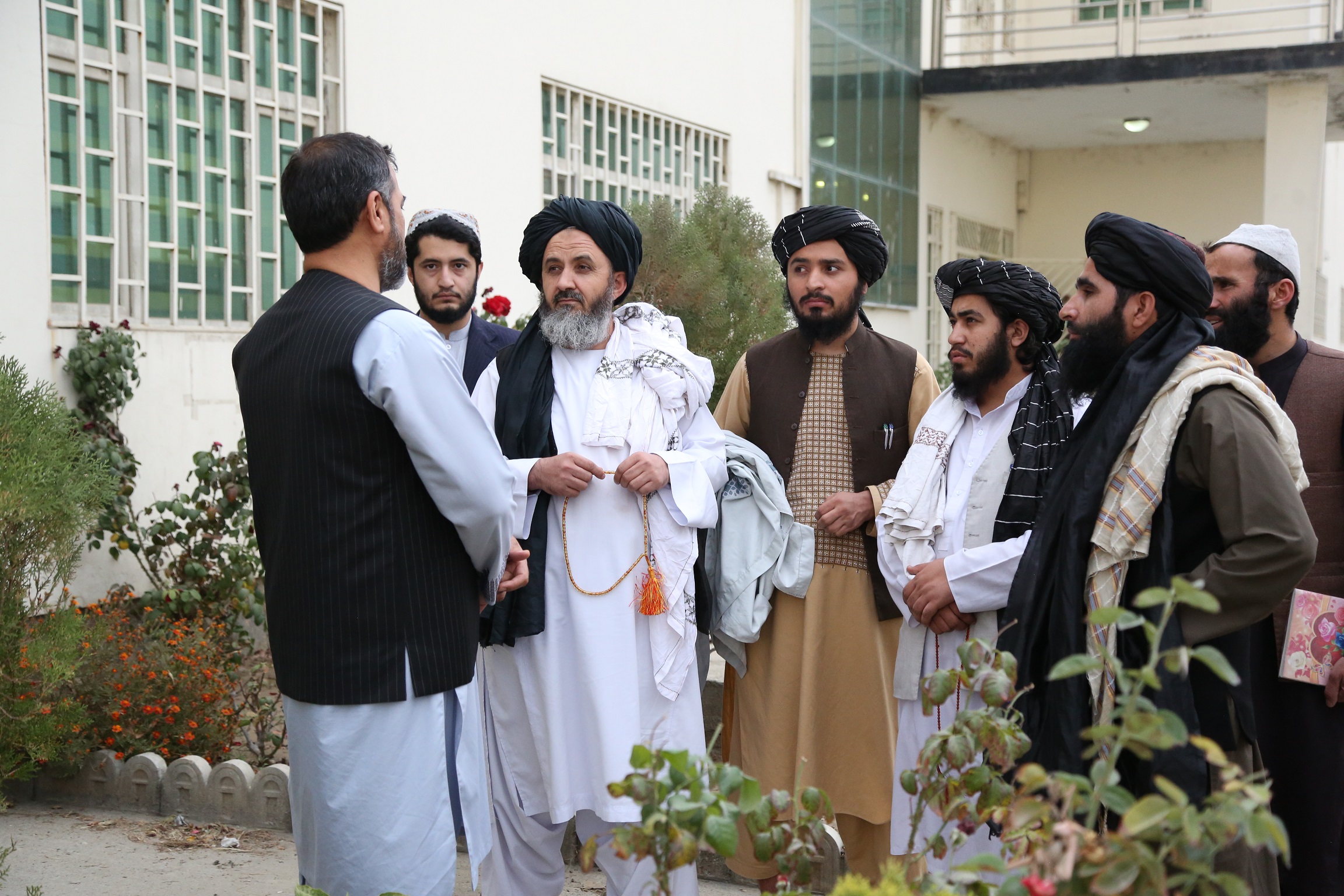 د سټنډرډ ملي ادارې مشرتابه په هیواد کې د خصوصي سکتور د نفتي موادو د لابراتوارونو څخه لیدنه وکړه.