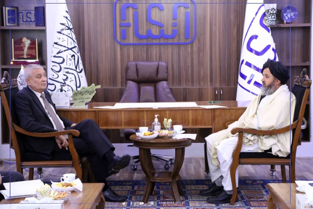 د سټنډرډ ملي ادارې عمومي رئیس او رهبري پلاوي د ازبکستان سفیر سره په خپل کاري دفتر کې وکتل.