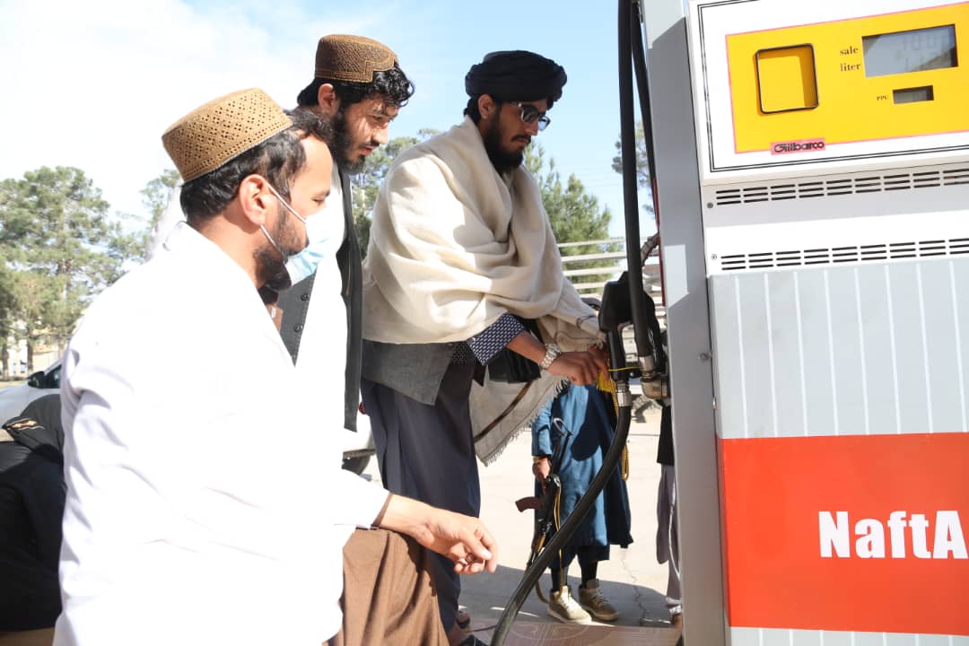 د سټنډرډ ملي ادارې لخوا په هرات ښار کې د بې کیفیته تیلو د پمپ سټېشنونو بهیر په جدي توګه دوام لري