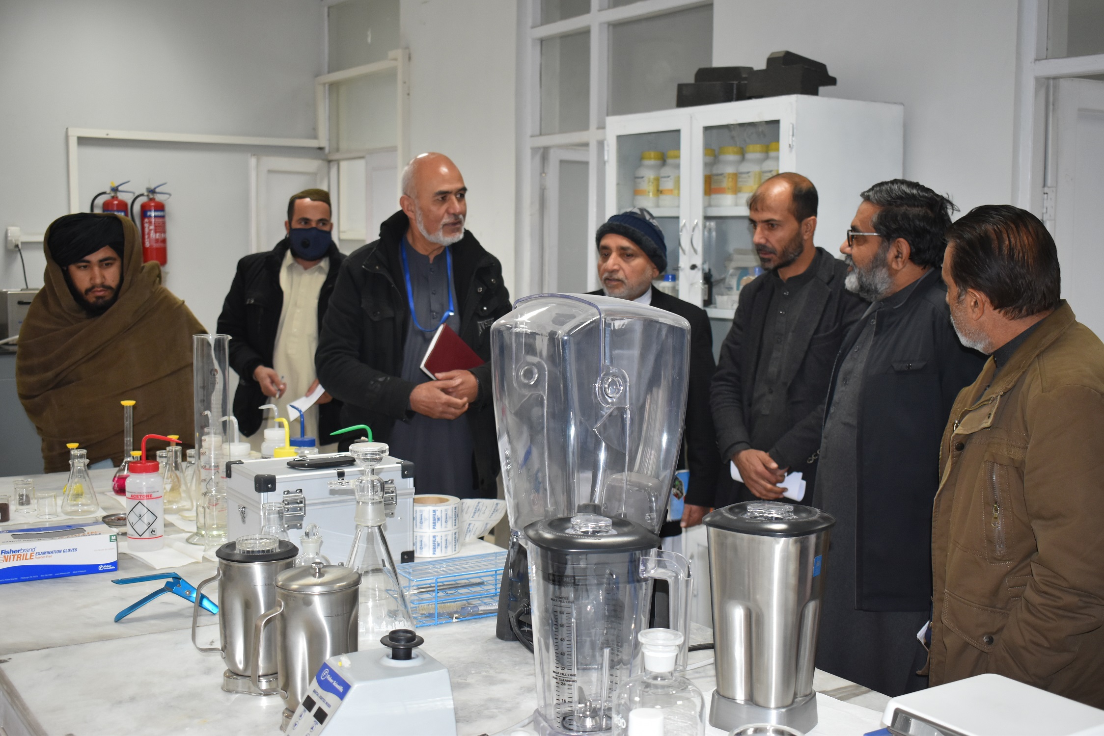 د کابل پوهنتون یو شمیر استادانو او متخصصینو د سټنډرډ ملي ادارې د خوړو له لابراتوار څخه لیدنه وکړه
