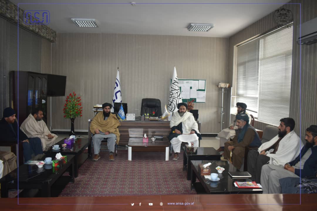 اداره ملی ستندرد برای نمایندگان وزارت ها و ادارات مختلف که در پروسه بررسی تانک های تیل و ذخایر مواد نفتی در شهر کابل اشتراک ورزیده بودند، تقدیر نامه اعطا کرد.