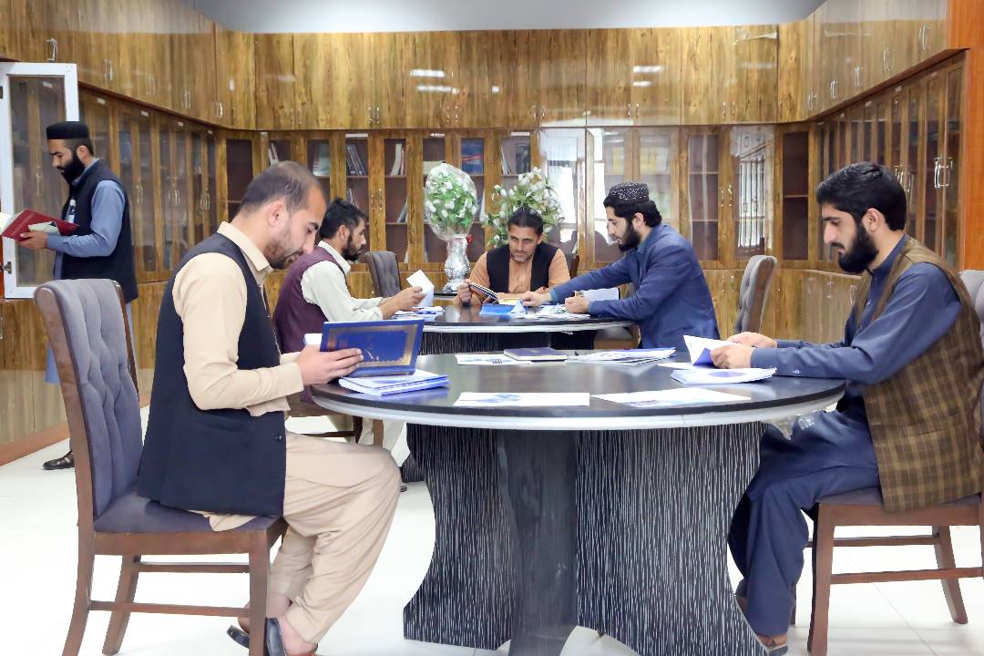 سټنډرډ ملي اداره د خپلو کارمندانو د وړتیا لوړونې لپاره ژمنه ده --د سټنډرډ ملي ادارې مجهز کتابتون د ټولو کارمندانو لپاره د وړتیا لوړونې ځای