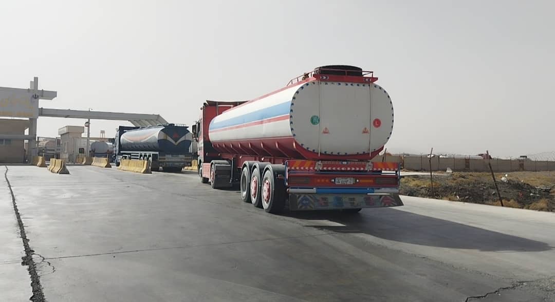 د سټنډرډ ملي ادارې لخوا په فراه 78 میل بندر کې 13 ټانکره بې کیفیت تیل ایران هېواد ته وګرځول شول.